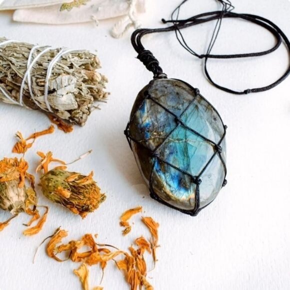 Dragon’s Heart ✦ Labradorite Amulet Necklace ✦ The Stone of Magic | Unisex | NWT - Picture 2 of 11